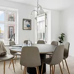 Premium High-street W Large Private Terrace * Århus