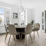 Premium High-street W Large Private Terrace *