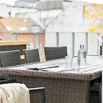 Premium High-street W Large Private Terrace * Århus
