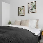 Premium High-street W Large Private Terrace *