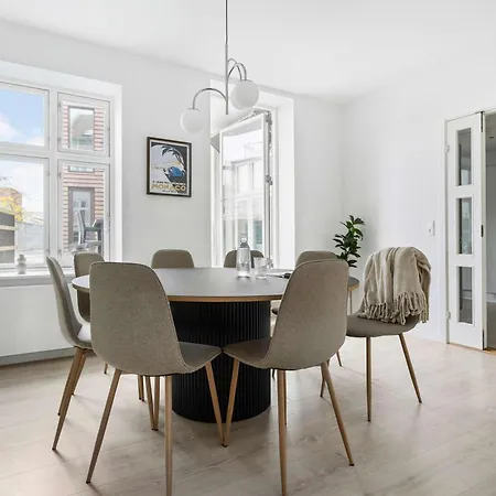 Premium High-street W Large Private Terrace *