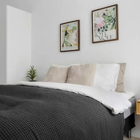 Premium High-street W Large Private Terrace *